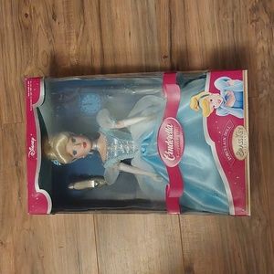 Disney Cinderella Brass Keys Porcelain Keepsake Doll 2004